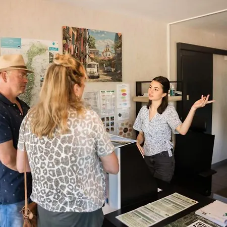 Mobil 32m² Avec Terrasse, 3 Pour 6 Personnes - Api-1-52-713