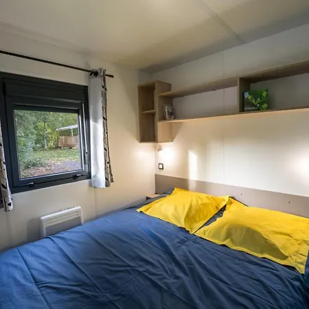 Camping Mobil 32m² Avec Terrasse, 3 Pour 6 Personnes - Api-1-52-713 *