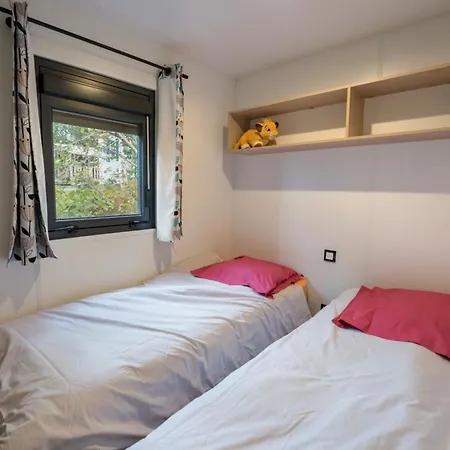 Mobil 32m² Avec Terrasse, 3 Pour 6 Personnes - Api-1-52-713 *