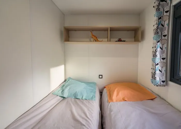 营地 Mobil 32m² Avec Terrasse, 3 Pour 6 Personnes - Api-1-52-713