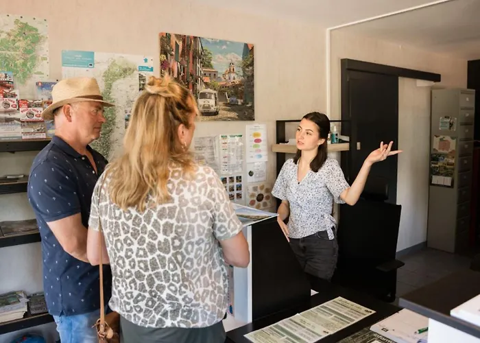 Kamp alanı Mobil 32m² Avec Terrasse, 3 Pour 6 Personnes - Api-1-52-713 *